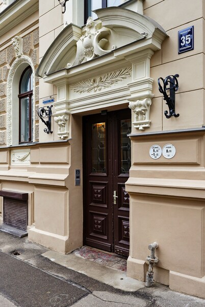 Sunny Grand Apartment By Old Town 