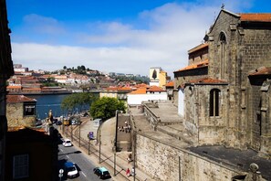 Unclassified image, 3 of 20, button