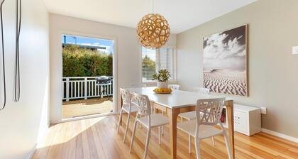 Eight on Church - near Mudbrick & Cable Bay - Comfortable Stylish Premium Holiday Home