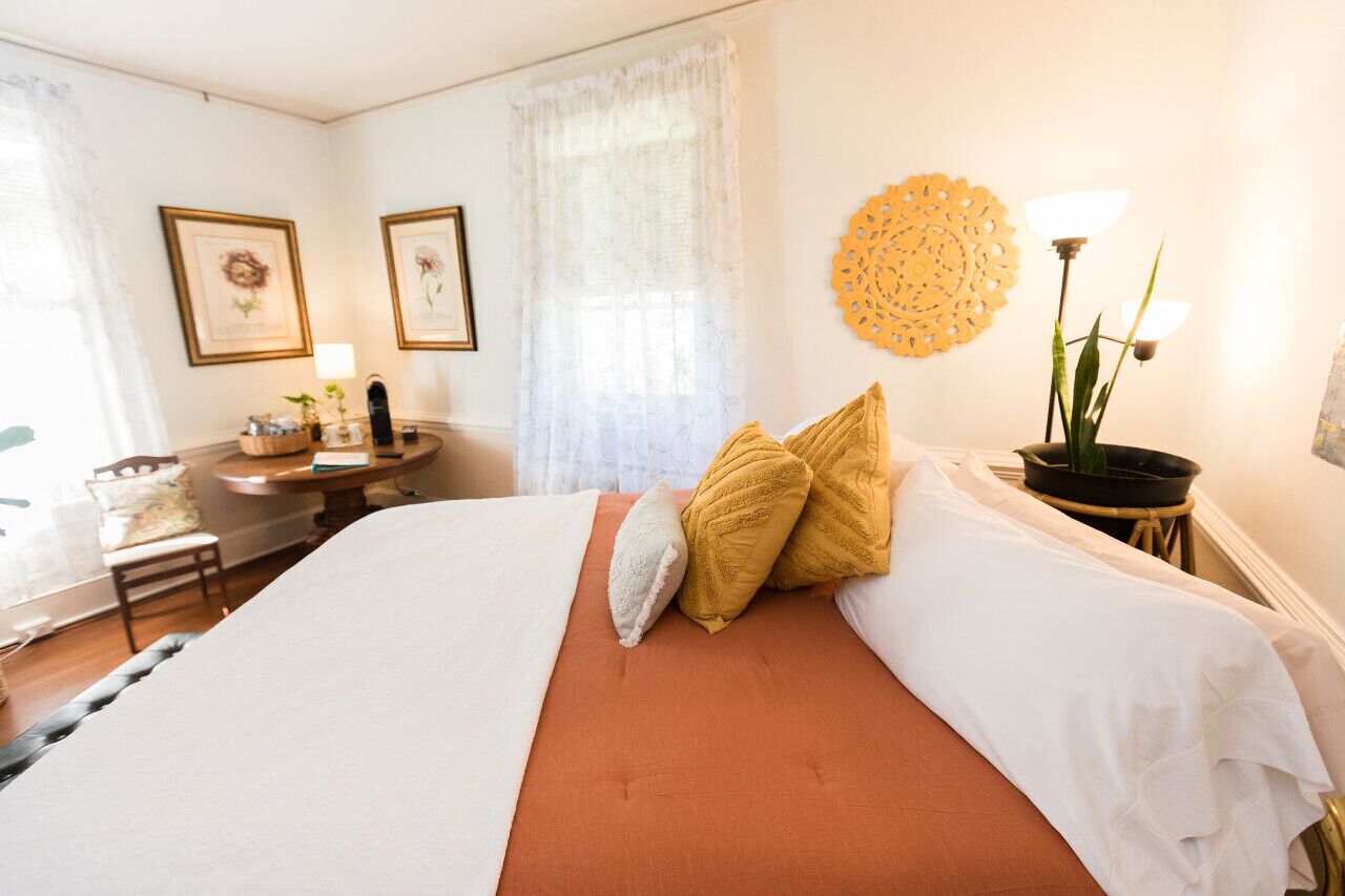 4 bedrooms, desk, iron/ironing board, free WiFi