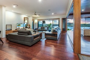 スマートテレビ、ステレオ