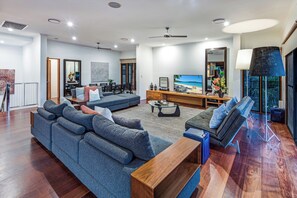 Smart TV, stereo