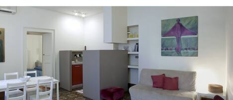 Smart TV, Netflix, books, streaming services