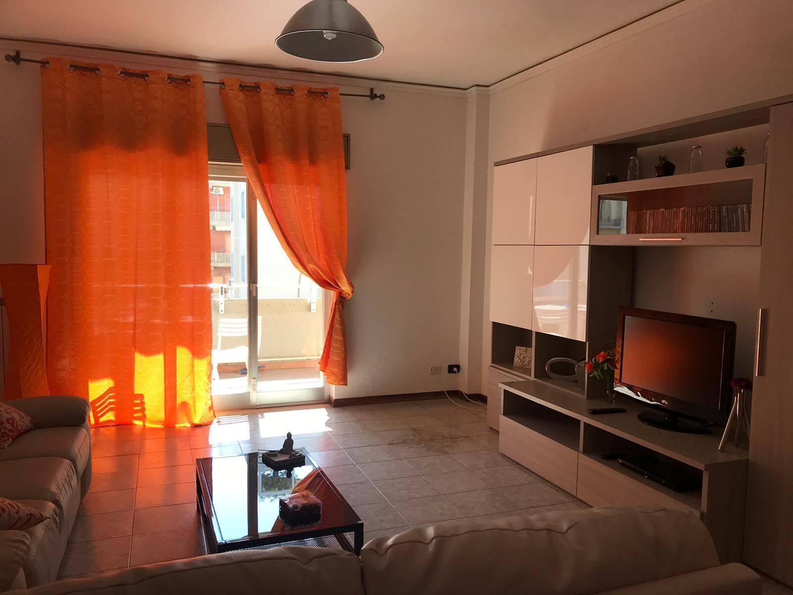 TV, lettore DVD, videoteca
