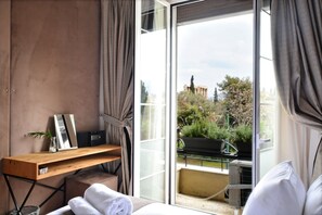 4 chambres, coffres-forts dans les chambres, bureau
