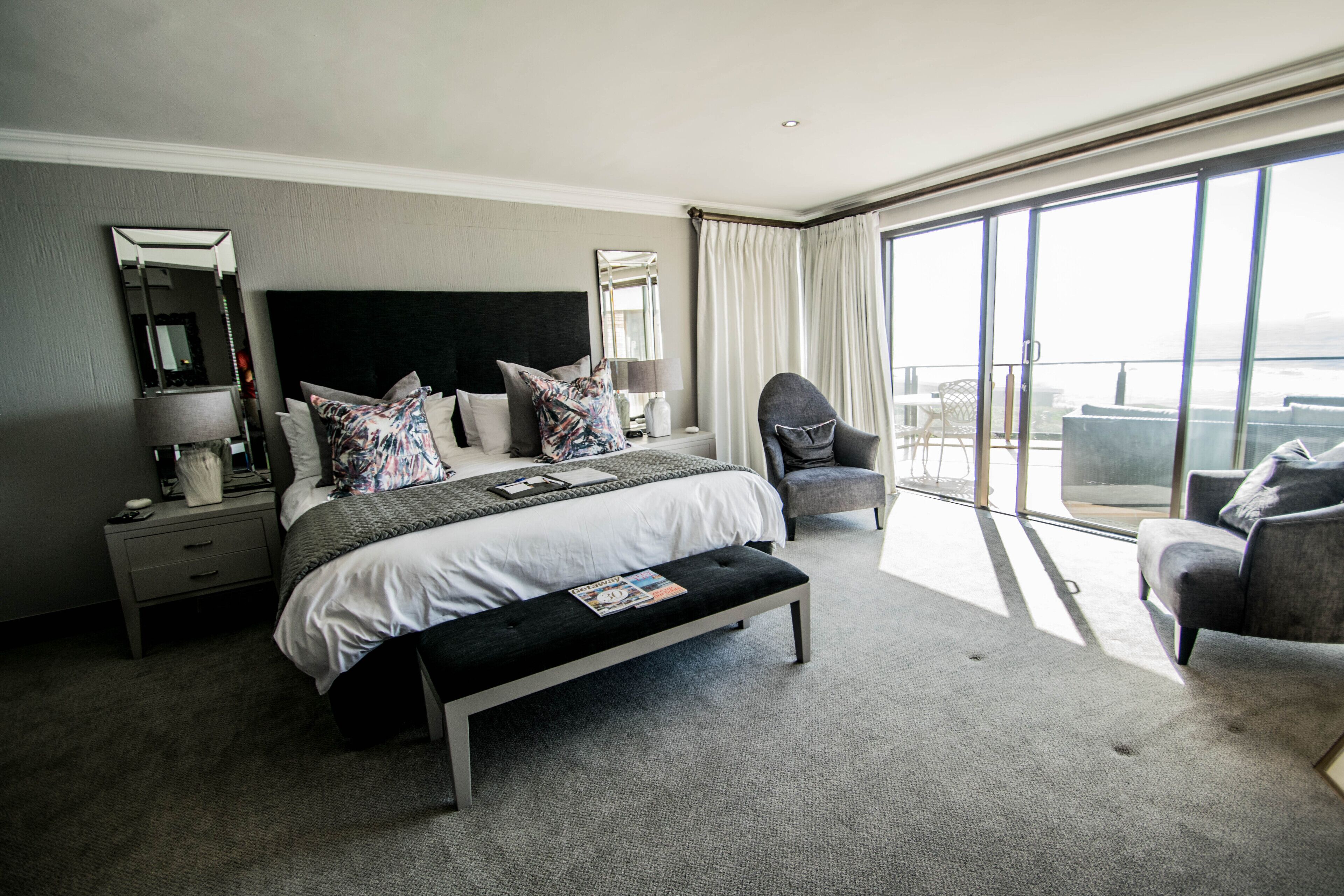 8 Schlafzimmer, Zimmersafe, Bügeleisen/Bügelbrett, WLAN