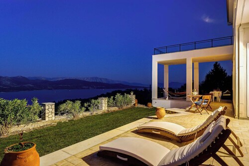 Villa Drepanou Bay - Four Bedroom Villa, Sleeps 8