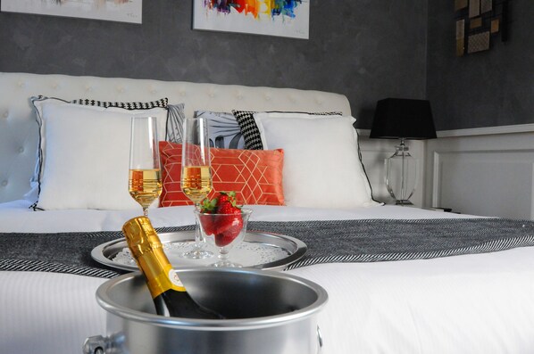 2 chambres, fer et planche à repasser, accès Internet, draps fournis