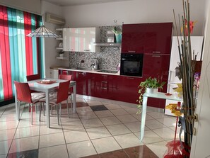 Fridge, microwave, oven, stovetop - 90sqm apartment, with kitchen (Pisa)