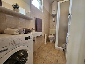 Shower - Apartment Buza with Balcony (Malinska)