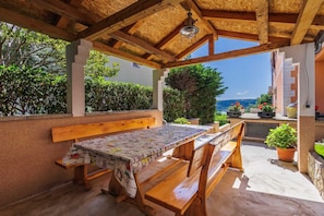 Outdoor dining - Apartment Skrabonja 1 (Čižići)