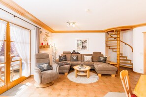 Fernseher, DVD-Player, Stereoanlage