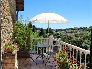 Property grounds - Matisse, delightful apartment in Sarlat. Ideal for couples. Free WiFi & parking (Sarlat-La-Canéda)