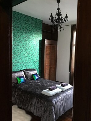 2 makuuhuonetta, silitysrauta/-lauta, Wi-Fi, vuodevaatteet