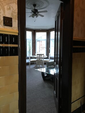 Interior - Victorian Flat in the centre of Port Glasgow close to all amenities ............ (Port Glasgow)