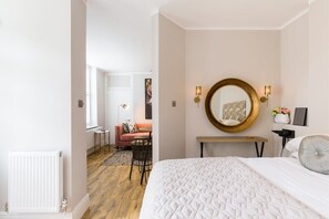 2 bedrooms, iron/ironing board, travel cot, WiFi