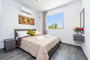 3 bedrooms, in-room safe, iron/ironing board, free WiFi