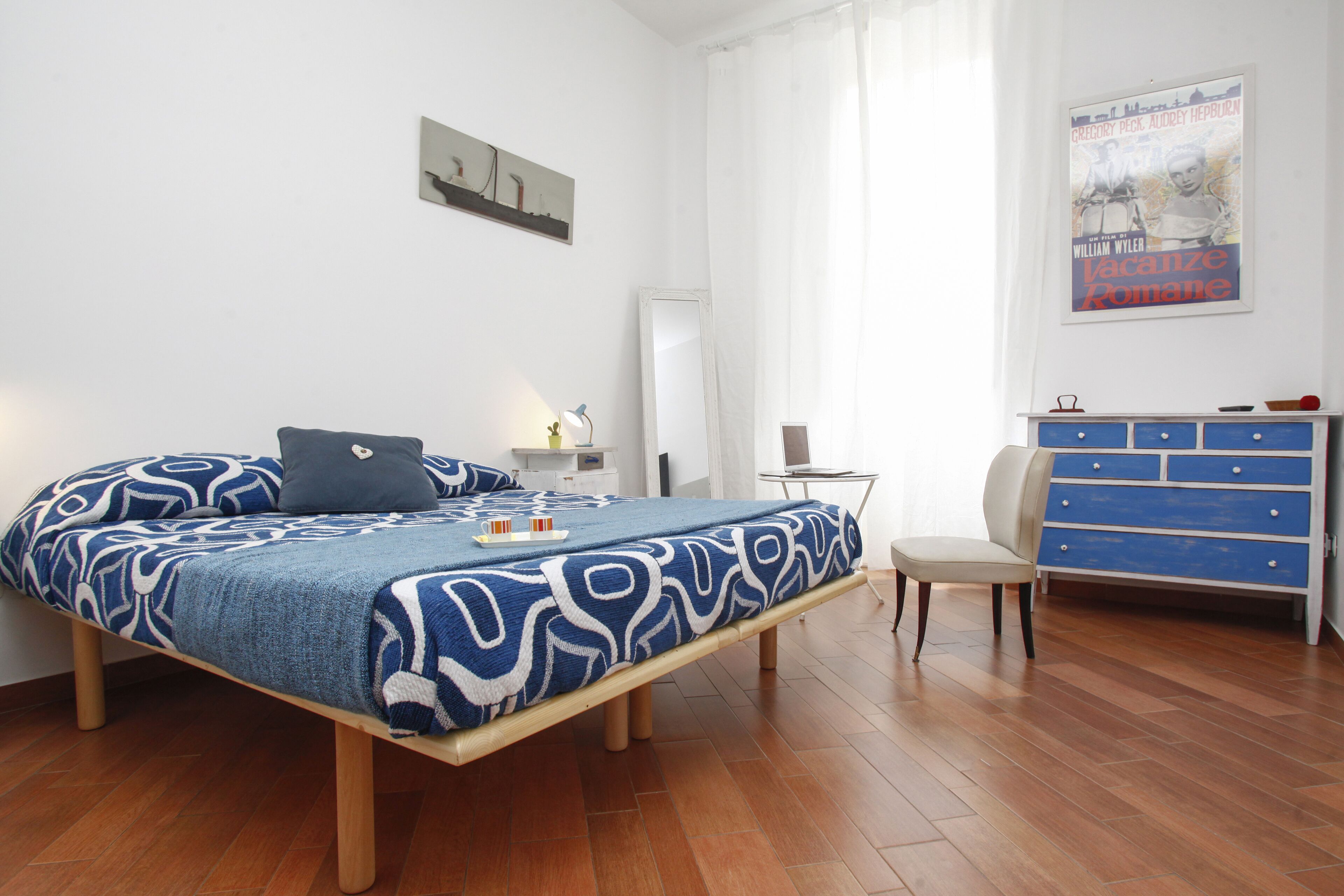 3 camere, una cassaforte in camera, una scrivania, ferro/asse da stiro