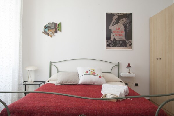 3 bedrooms, in-room safe, desk, iron/ironing board