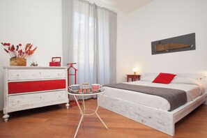 3 camere, una cassaforte in camera, una scrivania, ferro/asse da stiro