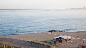 Na praia, espreguiçadeiras
