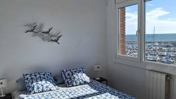 2 bedrooms, desk, iron/ironing board, travel crib