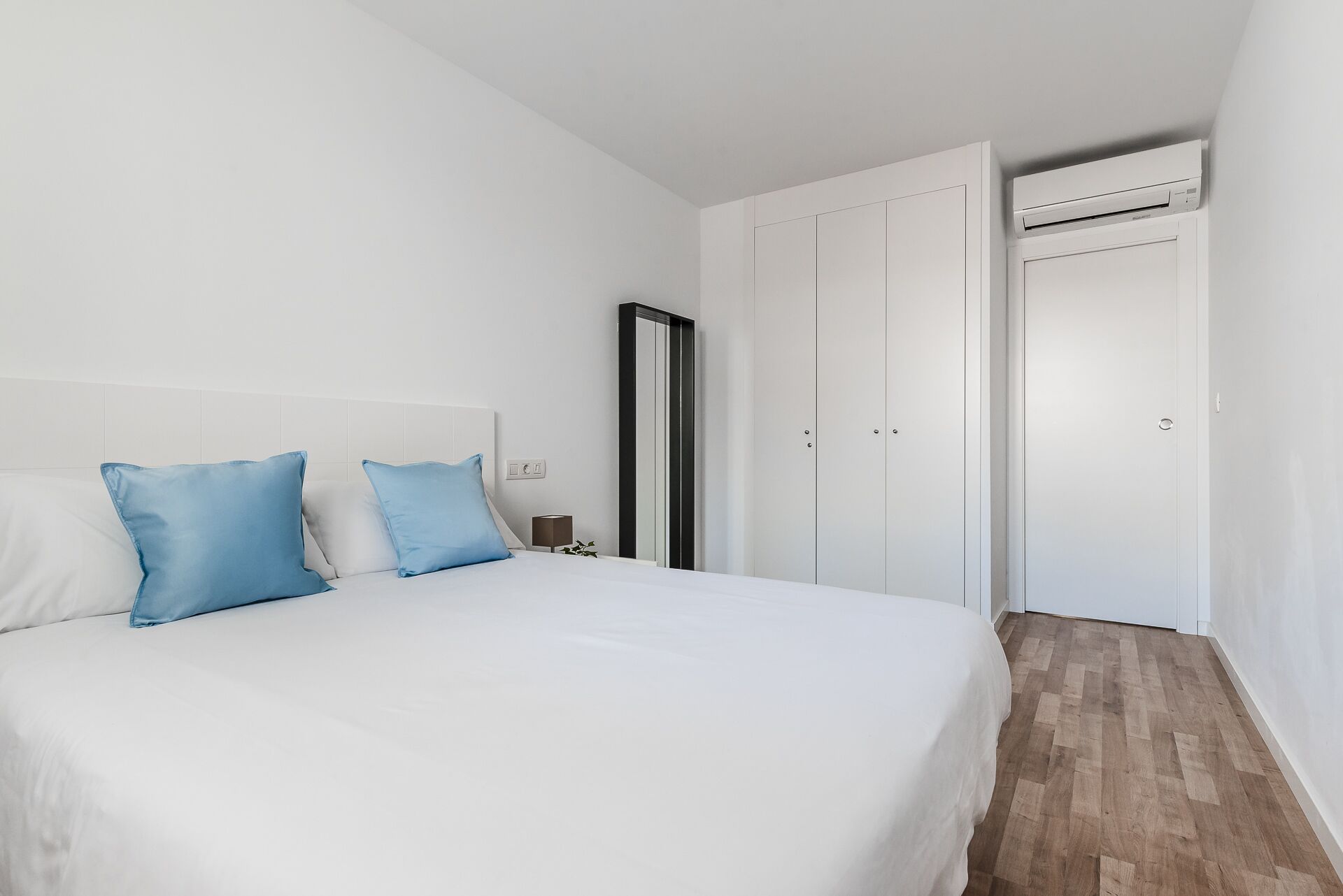 2 slaapkamers, een strijkplank/strijkijzer, reisbedje, gratis wifi