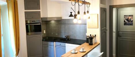 Kühlschrank, Ofen, Herdplatte, Geschirrspüler