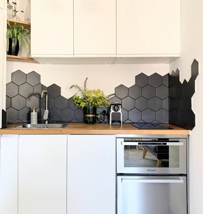 Fridge, microwave, oven, stovetop - Home Chic Home - Les Toits de l'Argenterie (Montpellier)