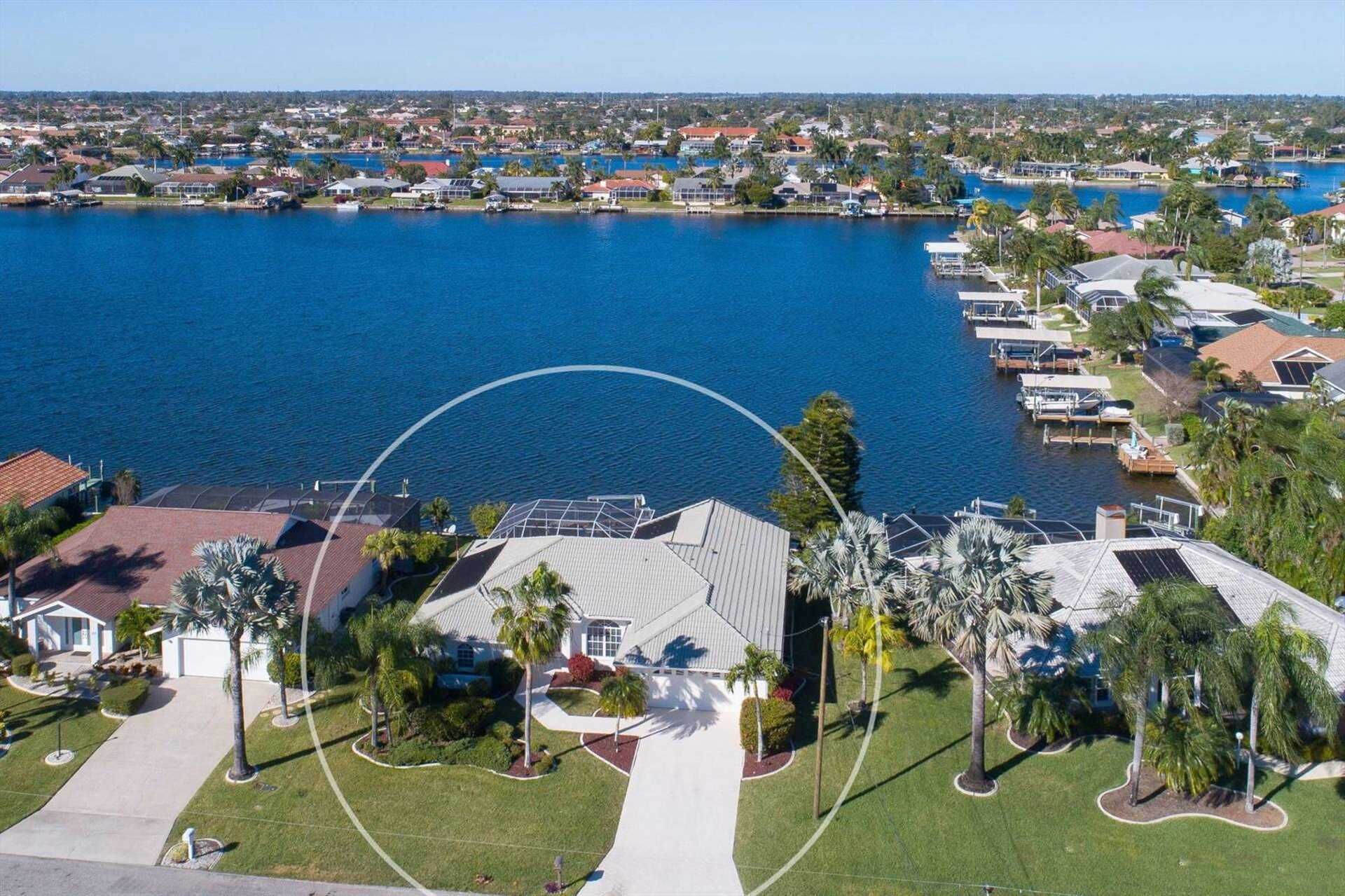 Villa Melima - Stylishly Furnished Lakefront Home with Gulf Access in SW Cape Coral