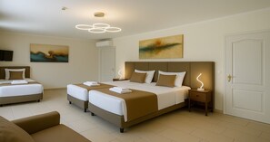 3 Schlafzimmer, Zimmersafe, Schreibtisch, Bügeleisen/Bügelbrett