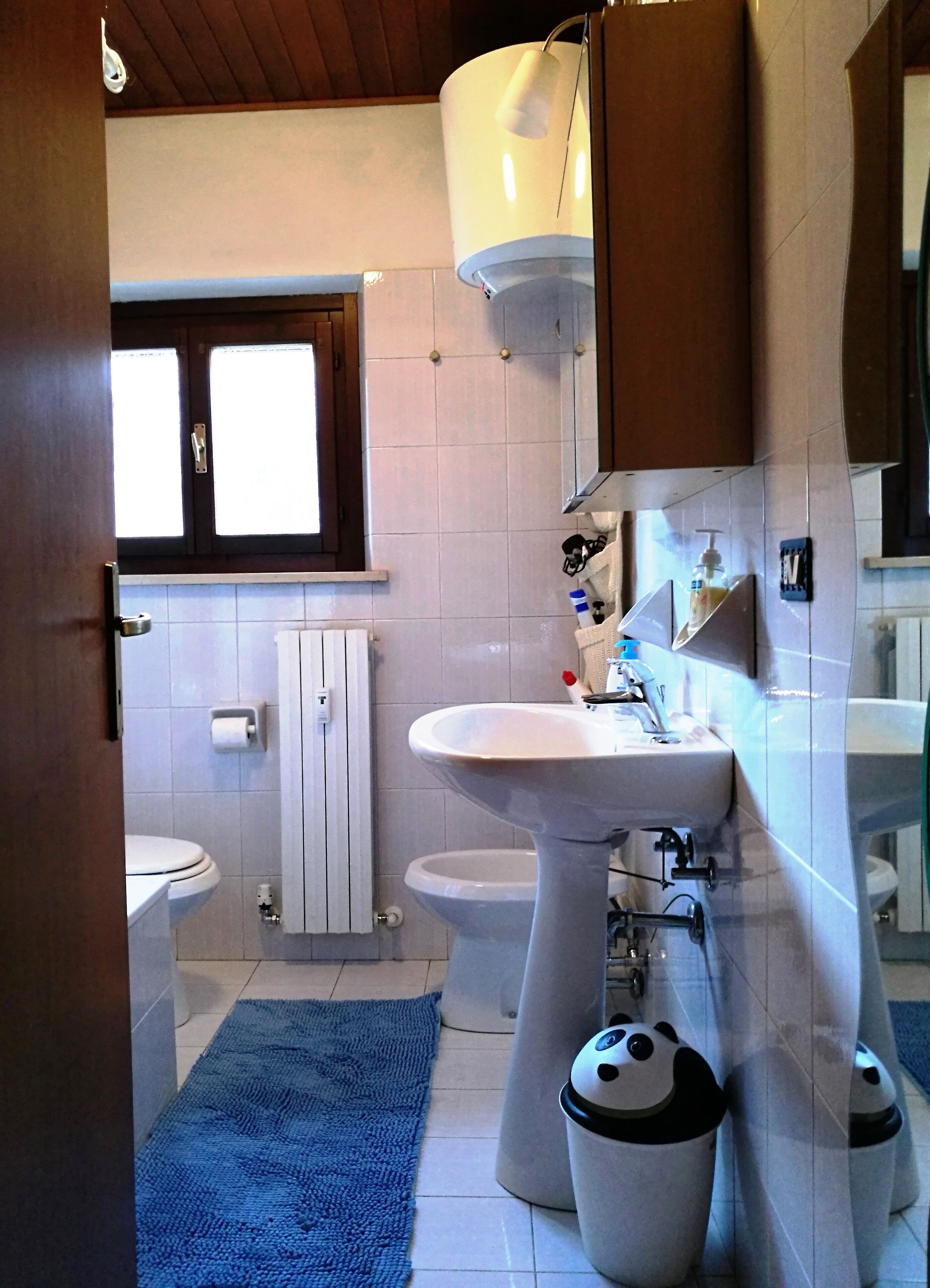 Ensemble douche/baignoire, sèche-cheveux, bidet, serviettes fournies