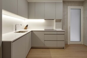 Kühlschrank, Mikrowelle, Ofen, Geschirrspüler