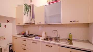 Réfrigérateur, four, plaque de cuisson, lave-vaisselle