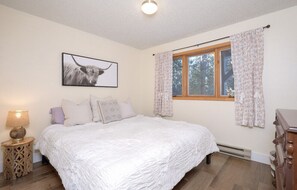 3 bedrooms, in-room safe, iron/ironing board, WiFi