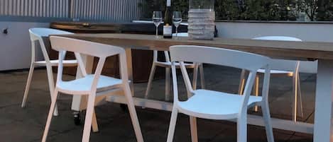 تناول الطعام بالخارج