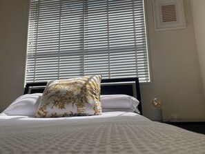 3 bedrooms, desk, iron/ironing board, free WiFi - Bond Street Luxury 3 Bedroom Apartment (Dunedin)