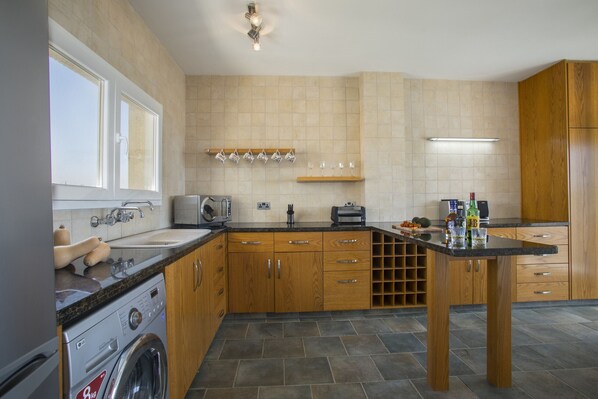 Fridge, microwave, oven, coffee/tea maker