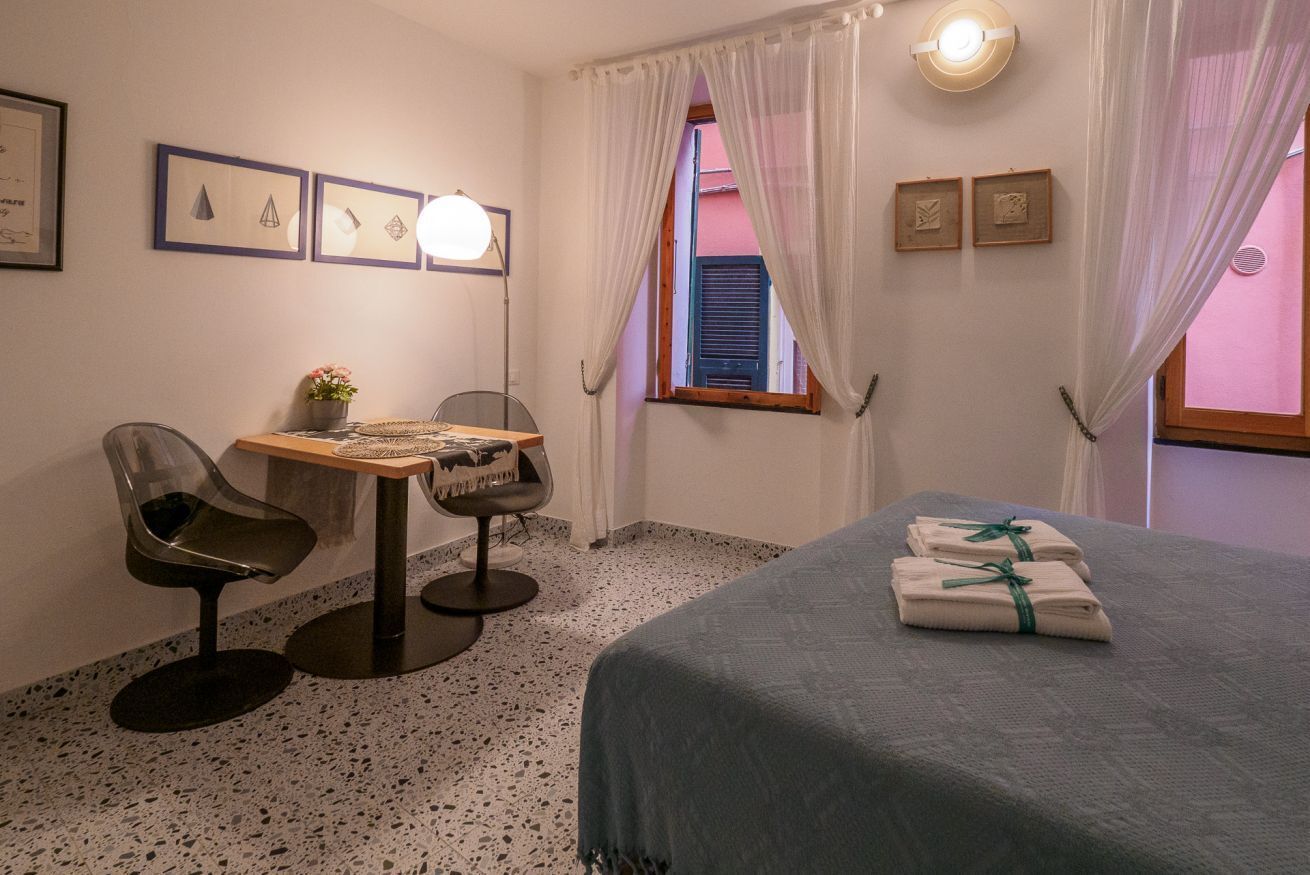 1 bedroom, travel cot, free WiFi, bed sheets