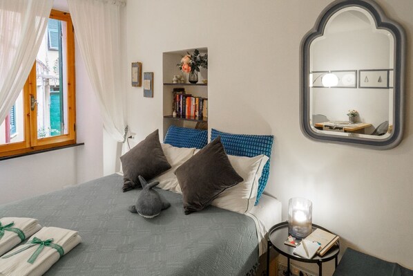 1 bedroom, travel cot, free WiFi, bed sheets