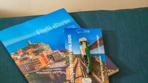 A travel brochure with a coastal town illustration, a QR code, and text indicating a tour operator. - Rissu Nice Studio in Vernazza (Vernazza)