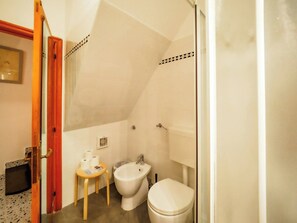 Bathroom - Rissu Comfortable Village Life Studio (Vernazza)