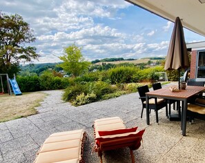 Outdoor dining - Villa Schönau Apartment 2 in Bad Münstereifel (Bad Münstereifel)