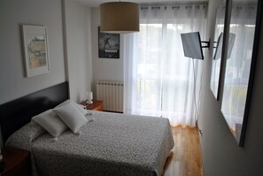 3 bedrooms, desk, iron/ironing board, travel cot