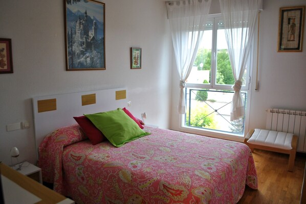 3 bedrooms, desk, iron/ironing board, travel cot