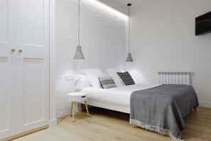 5 عدّة غرف نوم ومكواة/لوح كي وواي فاي مجانًا وملاءات أسرّة