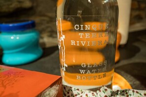 Unclassified image, 5 of 18, button