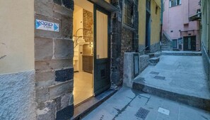 Exterior detail - Petrella's Point Studio (Vernazza)