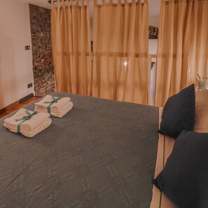 1 bedroom, travel cot, free WiFi, bed sheets