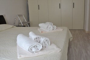 2 camere, ferro/asse da stiro, Wi-Fi gratuito, lenzuola